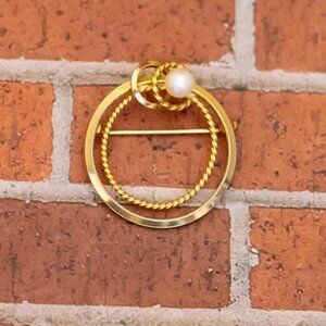 Vintage Spiral Gold Tone Multi Rings White Faux Pearl Brooch - W26